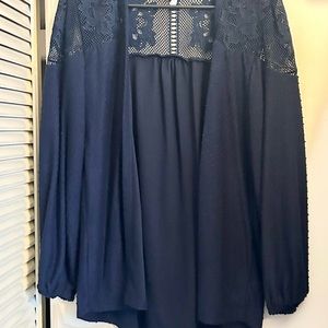 3/$10 🛒Women’s NWOT navy blue cardigan blouse.